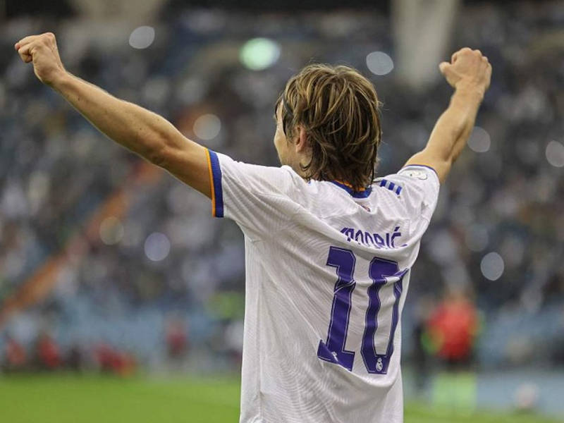 英格兰轻取皇马，穆勒绝境逆转