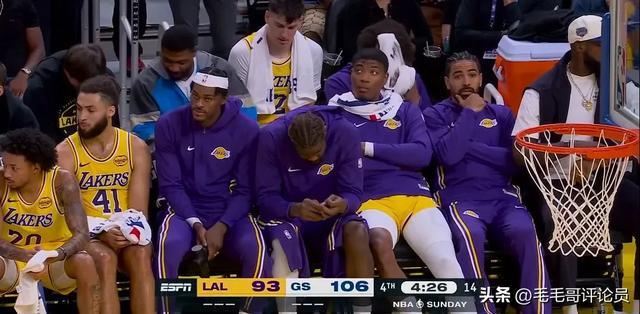 湖人B队险胜意大利男篮,布克一己之力扛起全队 湖人B队险胜意大利男篮,布克一己之力扛起全队