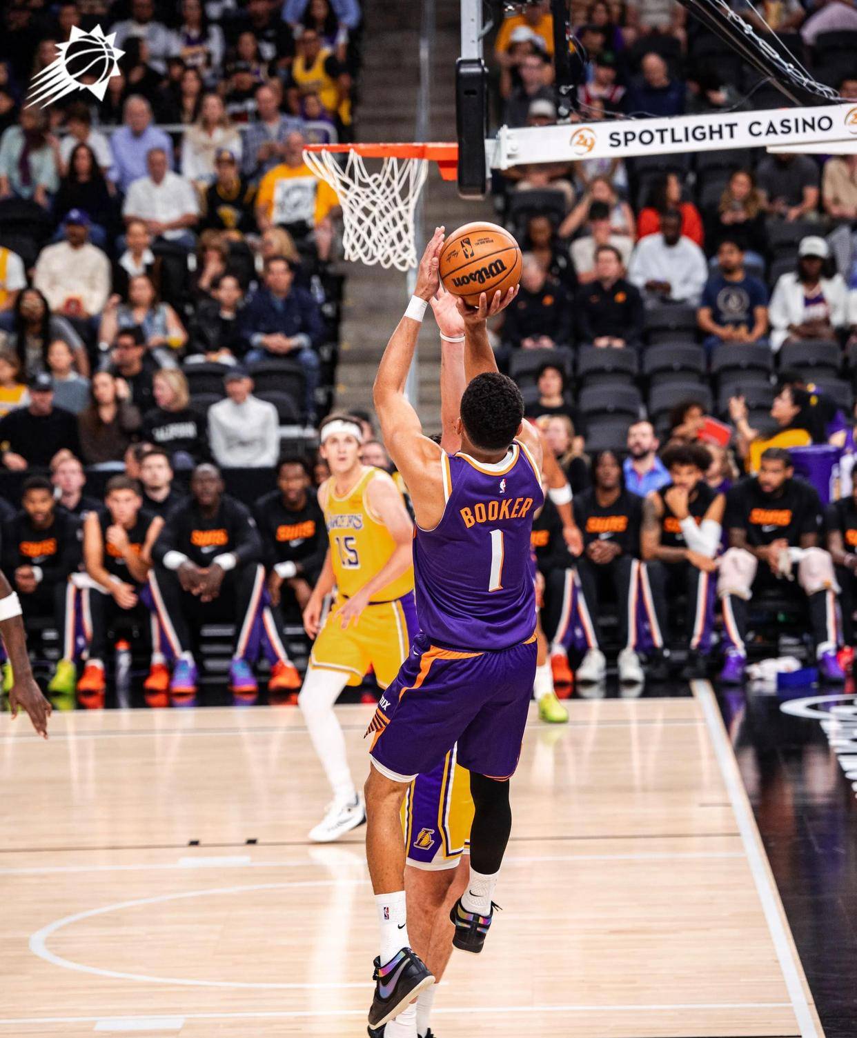 湖人B队险胜意大利男篮,布克一己之力扛起全队 湖人B队险胜意大利男篮,布克一己之力扛起全队