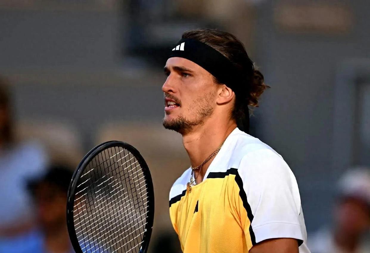 欧洲网球队逆转日本网球队，兹维列夫关键制胜的简单介绍