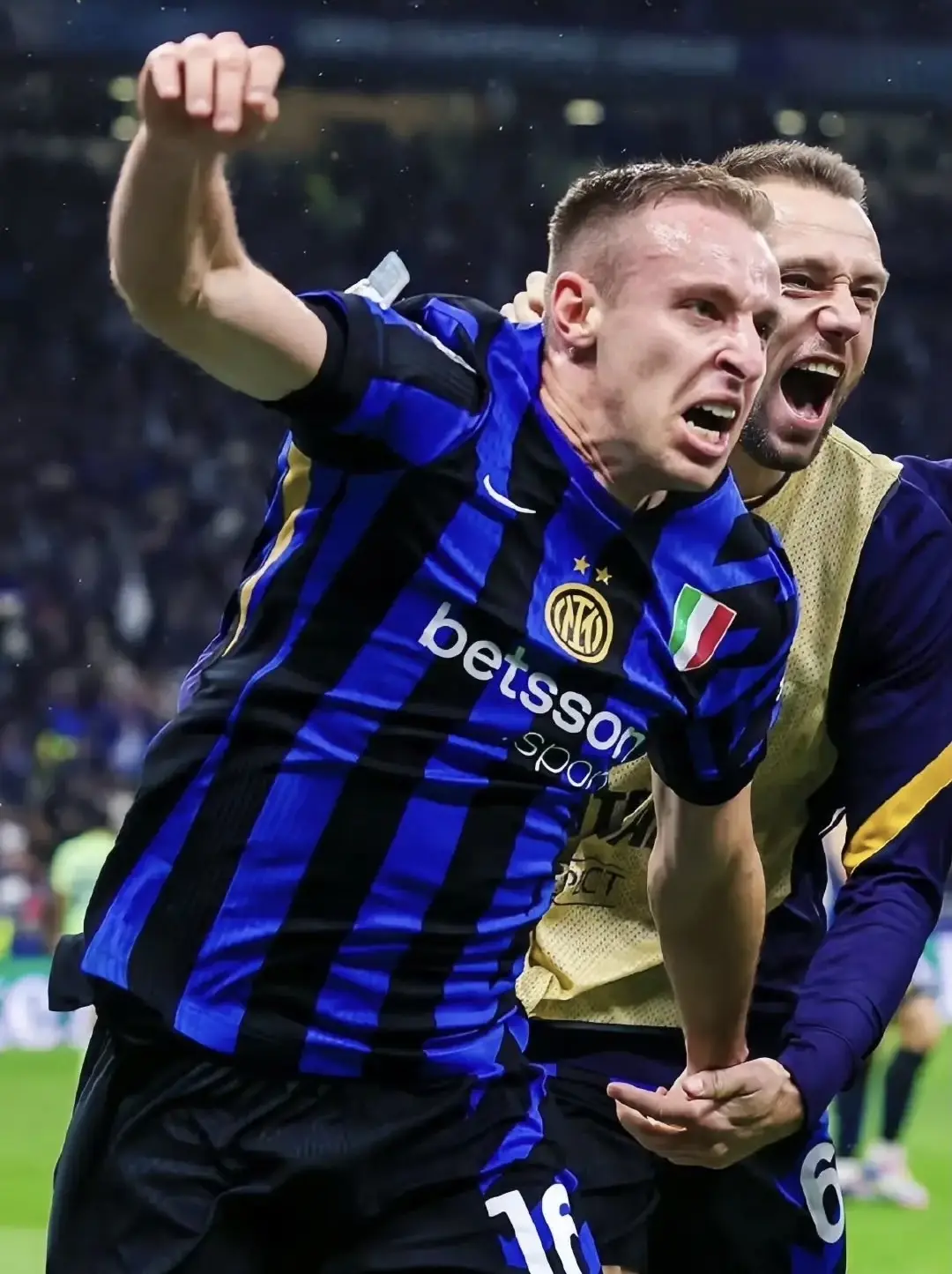 包含葡萄牙横扫国际米兰,阿尔巴爆发神勇的词条 包含葡萄牙横扫国际米兰,阿尔巴爆发神勇的词条