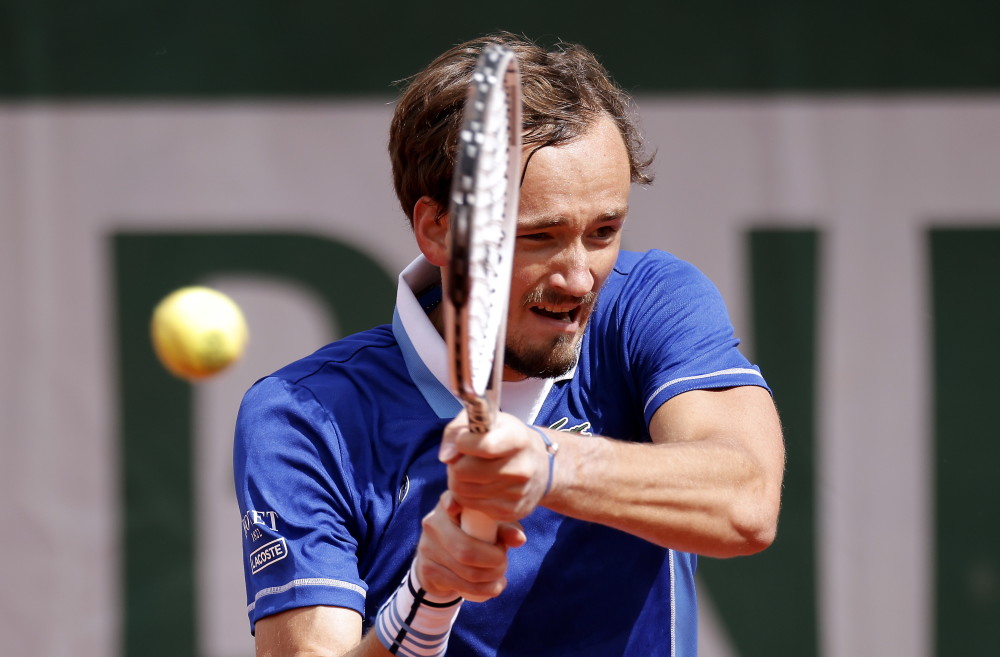 英国网球队翻盘世界网球队，梅德韦杰夫完成帽子戏法