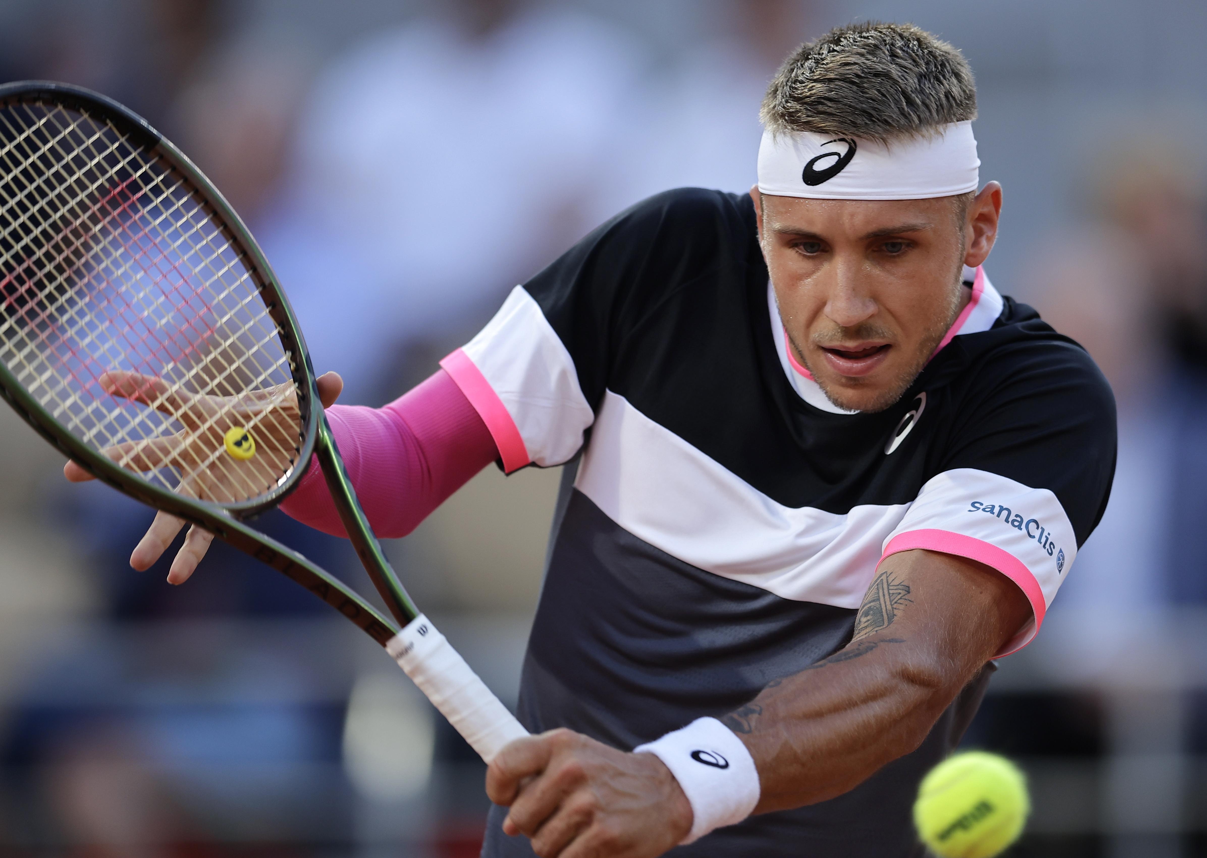 西班牙网球队碾压英国网球队,兹维列夫高光表现 西班牙网球队碾压英国网球队,兹维列夫高光表现