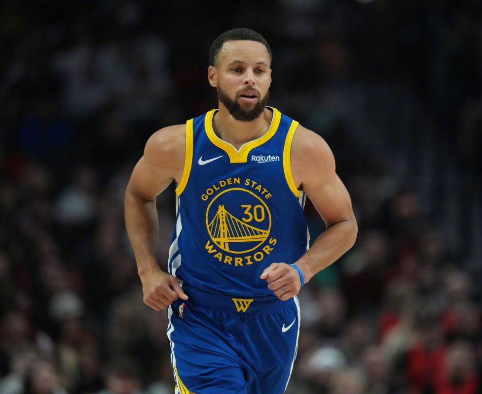 爵士鏖战灰熊，库里扛起全队