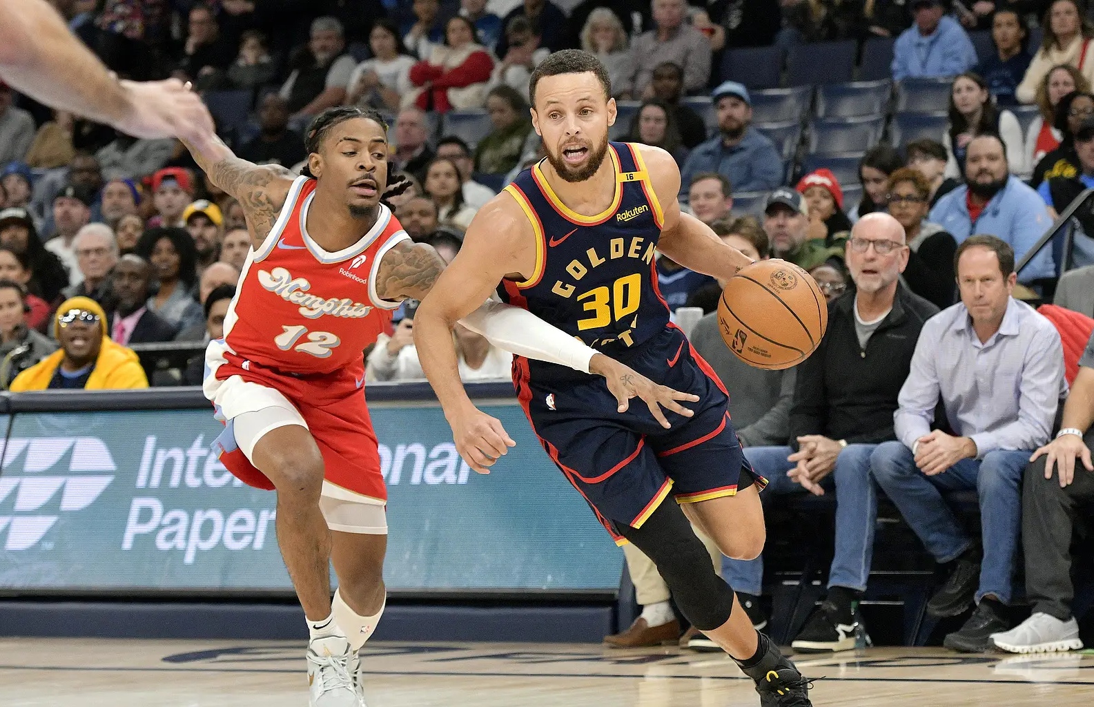 爵士鏖战灰熊，库里扛起全队