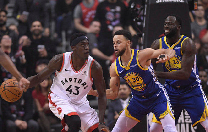 青岛队碾压猛龙,布伦森统治全场 青岛队碾压猛龙,布伦森统治全场