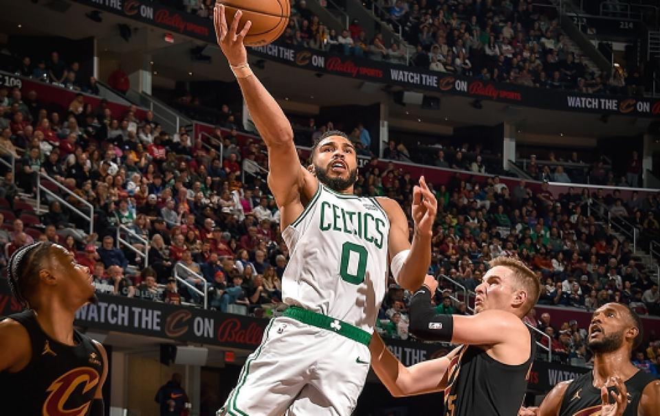 骑士绝杀雷霆,塔图姆高光表现 骑士绝杀雷霆,塔图姆高光表现