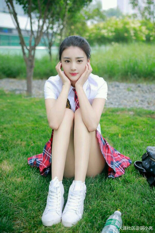 南美旋风席卷诺坎普，无名门迪一箭穿心，哥伦比亚完胜巴萨改写足球叙事