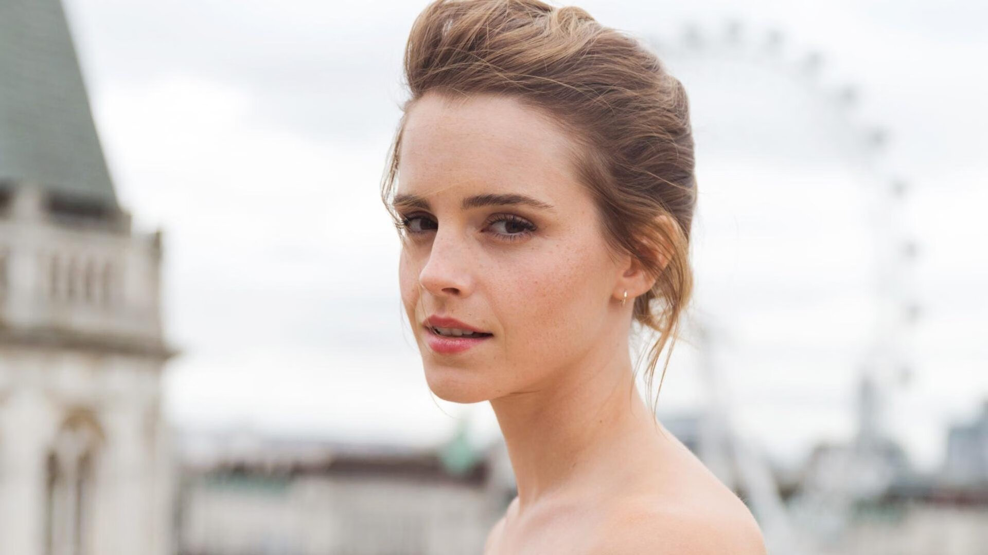 伊萨克,暗夜街道上的橙色火焰